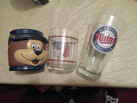 3-Minnesota Twins,PHILLIPS 76 ROCKS GLASS 14ozs,PINT GLASS & MASCOT TC MUG 16ozs Cover