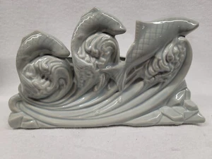 PLANTADORA DE SALMÓN SALTARÍN 6 1/2" X 11 1/2" DE ROYAL COPLEY, PRODUCTOS DE ARCILLA CAMERON - Imagen 1 de 4