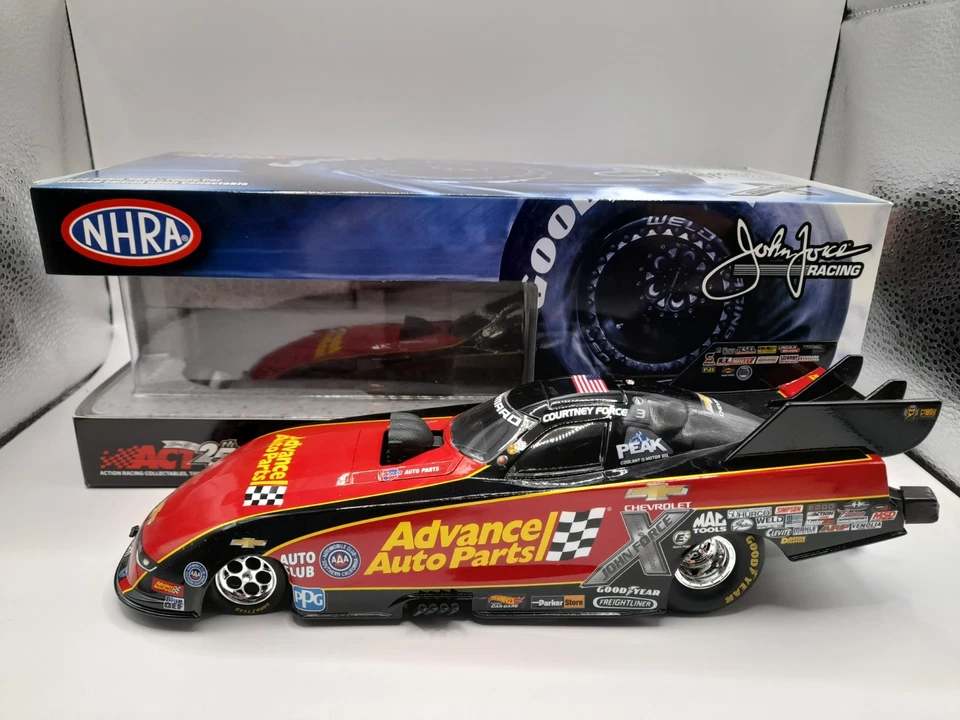 Courtney Force Advance Auto Parts 2017 Camaro Funny Car 1 de 889 NHRA 1:24 Foto 1 de 4