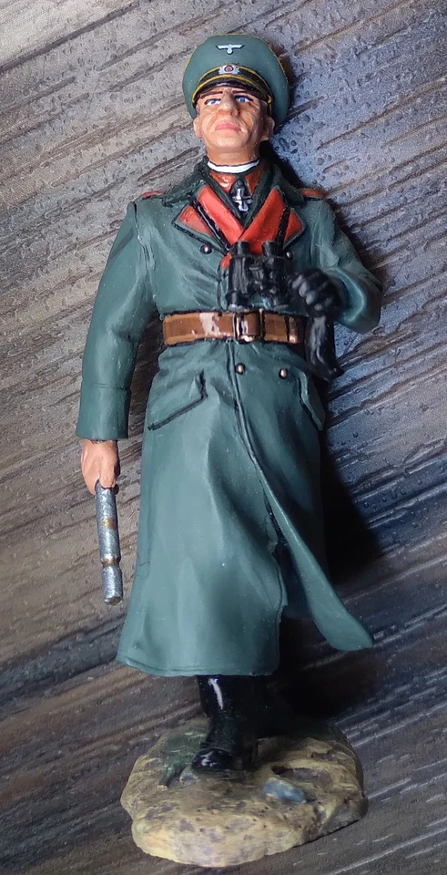 KING & COUNTRY WWII GERMAN GENERAL’S SERIES FIGURE 2009 – SWAGER STICK - image 1 of 1