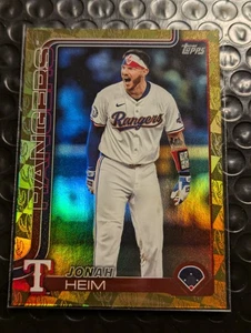 2025 Topps Serie 1 Spring Training Gold Foilboard 48/50 Jonah Heim TX Rangers - Foto 1 di 6