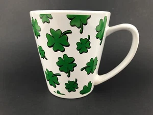 Taza de café trébol de cuatro hojas día de San Patricio Atico International - Imagen 1 de 5