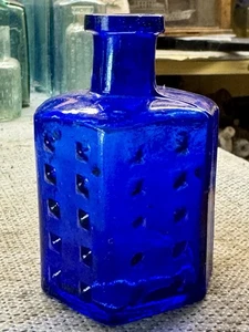 1905 Rarer Cobalt Blue Poison Bottle - HOB NAIL POISON (K328) - Picture 1 of 6