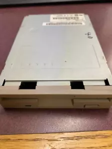 Panasonic Internal Floppy Drive 3.5" JU-256A146P 1.44 mb - Picture 1 of 4