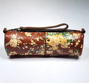 Patricia Nash kleine Leder Handgelenktasche Barrel Bag braun geblümt mit Laschen für Riemen - Bild 1 von 13