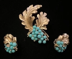 Vintage Crown Trifari Gold Tone Faux Turquoise Rhinestone Brooch & Earrings—577 - Picture 1 of 5