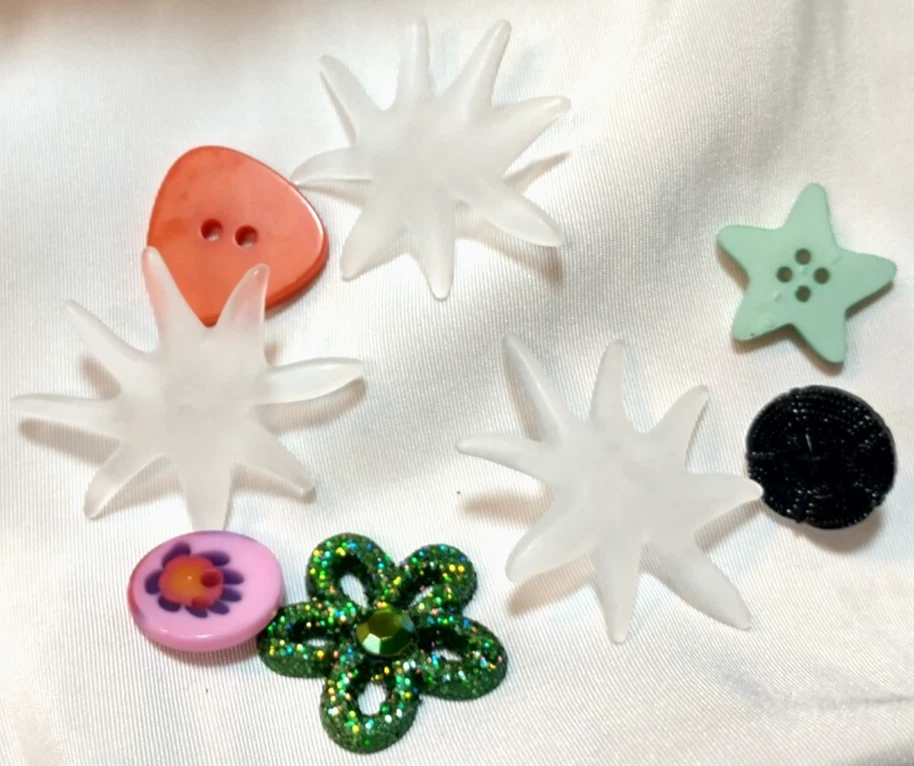 8 Novelty Plastic Buttons 5 Stars, 2 Flowers & an Orange Pick Shaped Buttons - Image 1 of 4