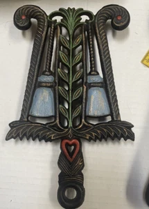 8" Vintage Cast Iron Wilton hand painted Trivet Leaves and Brooms - Picture 1 of 3