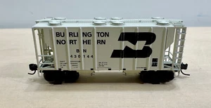 N Scale Athearn 34' Covered Hopper - Burlington Northern - Picture 1 of 3