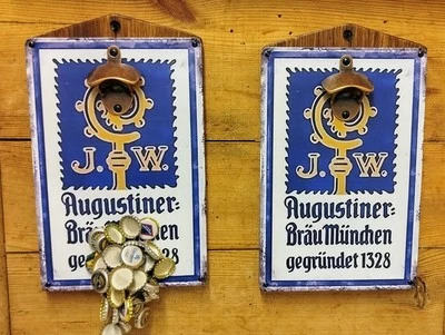 Wand Flaschenöffner bronzefbg. Bierschild Augustiner Magnet Fichte  Vintage  - Bild 1 von 4