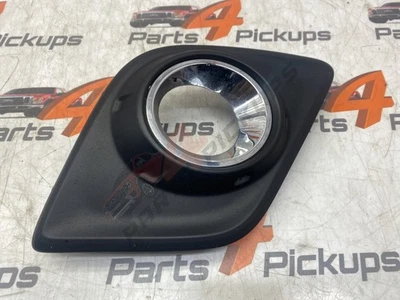 Toyota Hilux Invincible 2019 bisel de luz antiniebla del lado del conductor 2016-2024 Foto 1 de 4