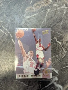 Fleer Ultra Michael Jordan 1993-94 equipo defensivo #2 - Chicago Bulls - Imagen 1 de 8