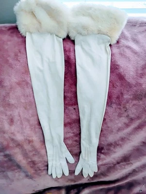 Luvas formais de casamento de couro infantil branco 26" punho vison branco 7. Elegante em perfeito estado 5 - Imagem 1 de 4
