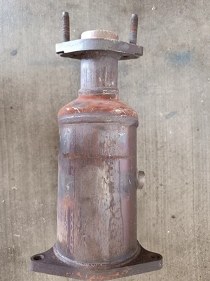 Ford Edge 2011-2014 banco de 3,5 L 1 convertidor catalítico usado (solo chatarra) Foto 1 de 4