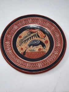 Cerámica Artística Vintage 8" Plato Arcilla Rojo Negro Folkart Pájaro Colgante - Imagen 1 de 4