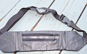 Schwarz Leder Dreifach-Reißverschluss Geldgürtel oder kleine Bauchtasche Reise Wandern - Bild 1 von 3