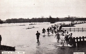 Floods at Oxford England 1904 The Torpids Vintage Postcard - Picture 1 of 2