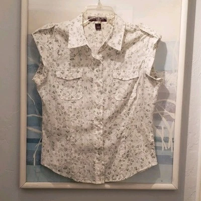 Camisa para mujer Gloria Vanderbilt con botones flores blanca verde talla S Foto 1 de 4
