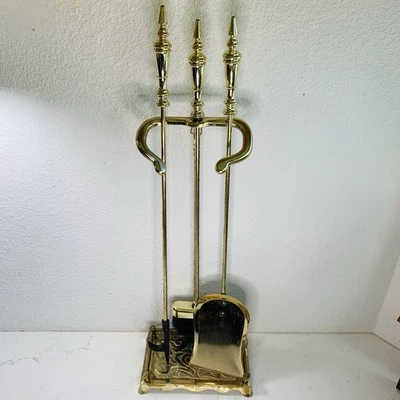 Juego de herramientas vintage MCM de latón para chimenea de póker cepillo sartén con soporte de 4 piezas Foto 1 de 3