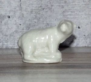 Wade Whimsies Red Rose Tea Miniature Figurine White Polar Bear B72 - Picture 1 of 1