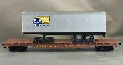 Model Power - Santa Fe - 50' Flat Car w/Trailer # 94138 - Image 1 of 4