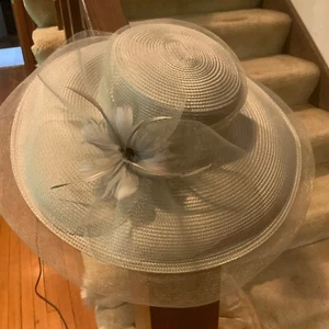 👒Royal Giovannio England Gray Brimmed Slant Church Wedding Kentucky Derby Hat - Picture 1 of 4