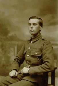 WWI Ära junger britischer Soldat Portrait stolzes Lager 4x6 Reprint - Bild 1 von 1