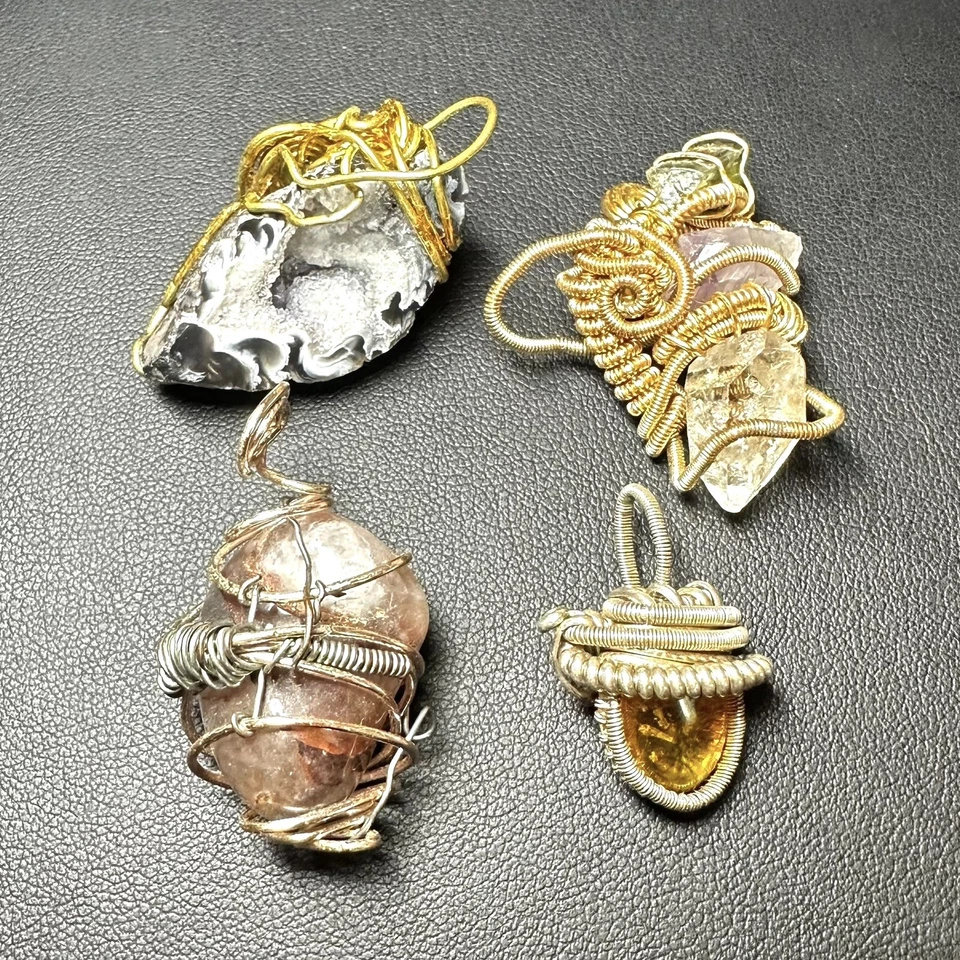 Lote 4 Colgantes Steampunk Brutalista Geoda Cristales Piedras Preciosas Envueltos en Alambre Foto 1 de 4