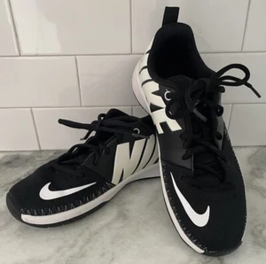 NIKE TEAM HUSTLE D7 LOW (GS) SPORTSCHUHE GRÖSSE 6Y schwarz/weiß neu im Karton - Bild 1 von 7