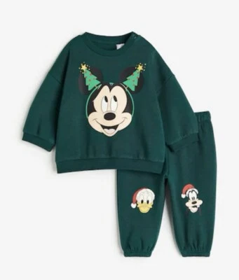 H&M Bebé 6-8 Meses Conjunto de 2 Piezas Sudadera Pantalones Verde Oscuro/Mickey Mouse  Foto 1 de 4
