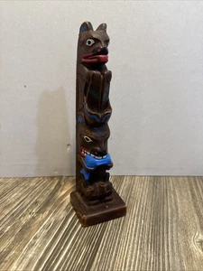 Tótem tallado a mano nativo de Alaska - Hecho en postal, 10,5 pulgadas de alto - Hermoso - Imagen 1 de 9