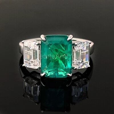 Anillo de compromiso de tres piedras naturales corte esmeralda verde de 3 quilates oro blanco sólido de 14 quilates Foto 1 de 4