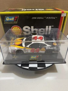 Tony Stewart #44 Shell 1998 Revell 1/24 Nascar Diecast with Case - Picture 1 of 7