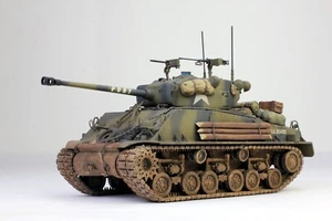 Prévente Easy Eight M4A3E8 Sherman char 1:35 modèle construit par Pro - Photo 1/18