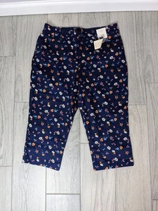 St Johns Bay Capri Pants Womens 12 Floral Print Secretly Slender Mid Rise Stretc - Picture 1 of 11