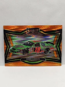 2025 Panini Select #103 Bobby Labonte Orange Flash Prizm NASCAR Racing Pit Road - Bild 1 von 2