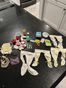 Vintage Barbie Kitchen Aprons, Curtains, Food, Cleaning Accessories - Picture 1 of 3