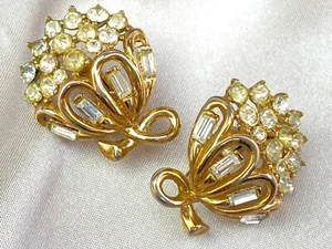 CROWN TRIFARI Vintage Gold Tone Clip Earrings Rhinestones Bow - Picture 1 of 11