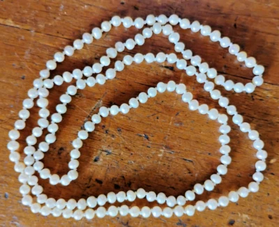 Lindo colar de contas de pérolas 35" contínuo fio único branco 4 mm - Imagem 1 de 4