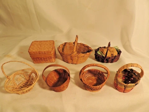 Vtg Antique Lot of 7 Miniature Baskets Estate Cover