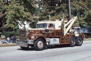 Semi Truck 35mm Slide - Michaels Towing New London CT 1970s Brockway Wrecker - Picture 1 of 1