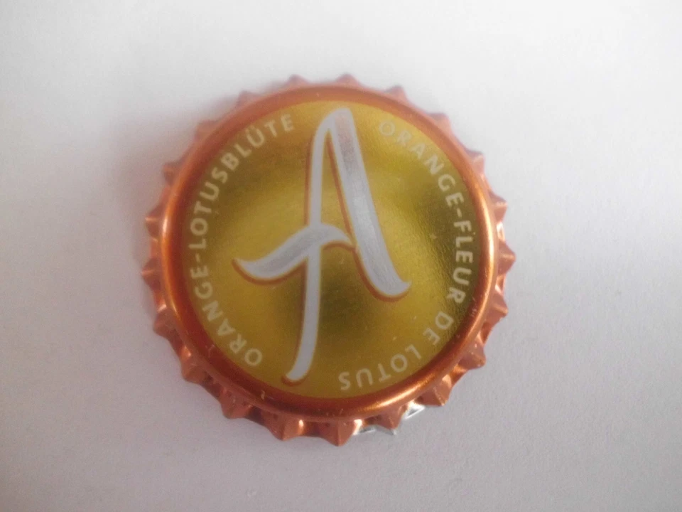 Unbenutzter, messingfarbener Kronkorken ORANGE-FLEUR DE LOTUS - Bild 1 von 1