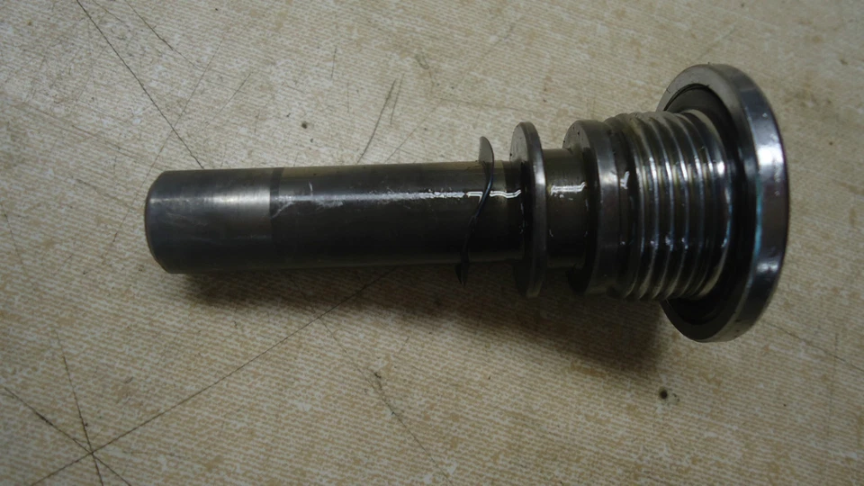 Eje basculante Honda Magna VF1100 V65 OEM 1100 VF700 VF500 VF750 14631-KE8-000 Foto 1 de 1