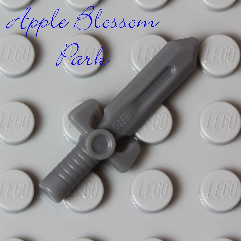 NUEVO Lego Kingdoms Minifigura ESPADA GRIS CORTA Caballero Castillo Minifigura Herramienta Arma Foto 1 de 3