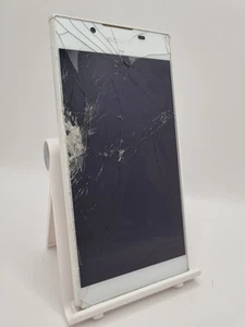 Smartphone Android Sony Xperia L1 bianco 5,5" rotto difettoso #A - Foto 1 di 14
