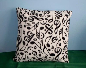 NEW MUSICAL NOTE PRINT FLEECE FABRIC PILLOW L@@K BLACK + WHITE MUSIC - Imagen 1 de 1