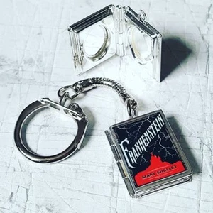 Único FRANKENSTEIN Libro Locket LLAVERO monstruo FOTO CLÁSICA SHELLEY Llavero - Imagen 1 de 1