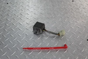 1988 YAMAHA XT350 RECTIFIER VOLTAGE REGULATOR - Picture 1 of 11