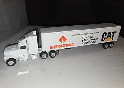 Remolque tractor motor ERTL International 93/9400 y CAT 3176 1/64 camión fundido a presión Foto 1 de 4