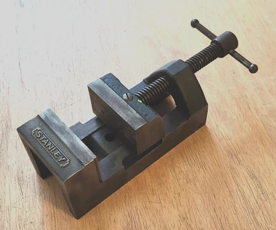 Tornillo de mandíbula Stanley C-601 2-1/4"w para taladro prensa, amoladora de superficie, fresadora Foto 1 de 4